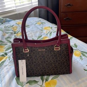 SPACIOUS ADORABLE CALVIN KLIEN BAG.